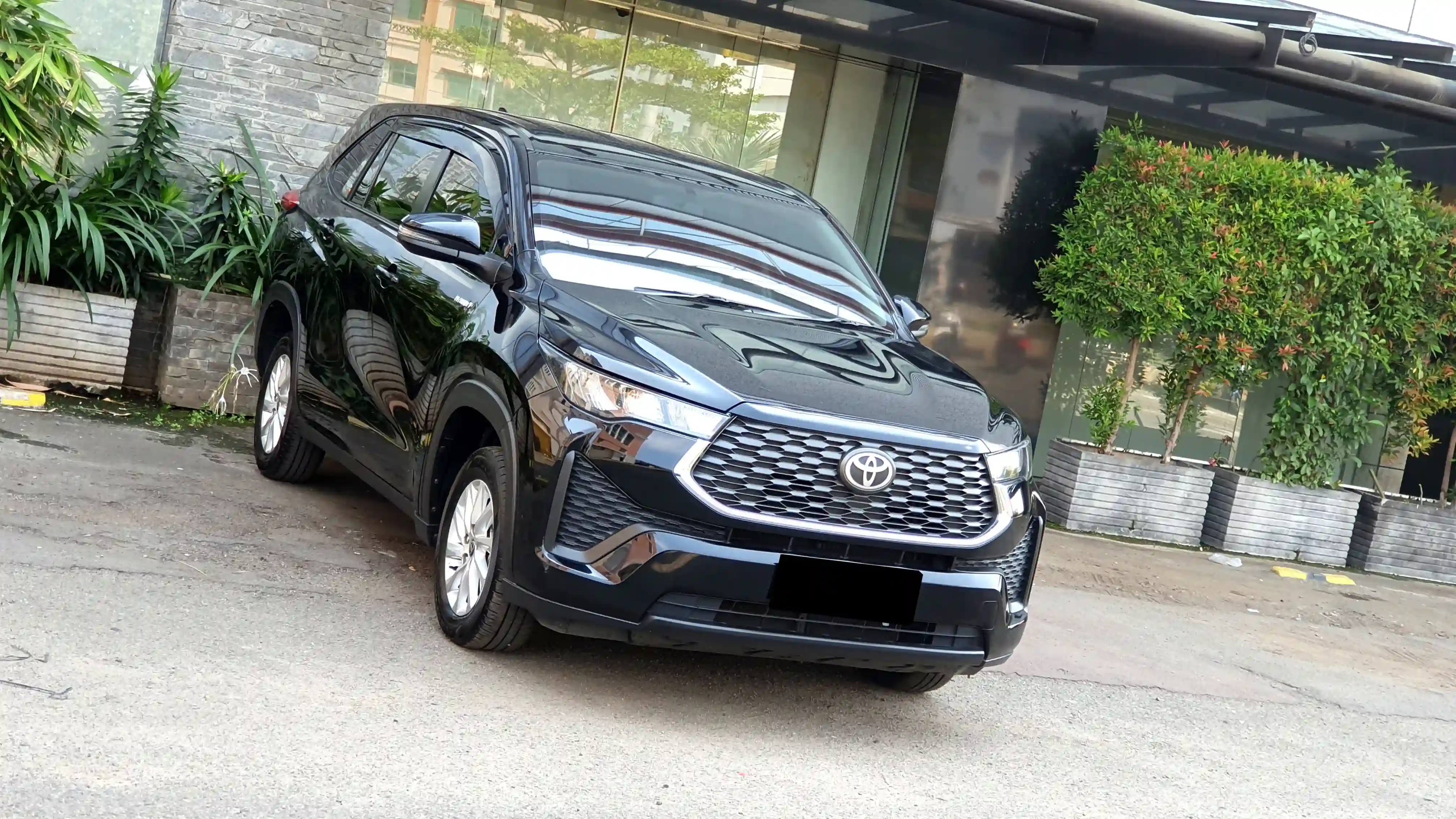 Innova Zenix